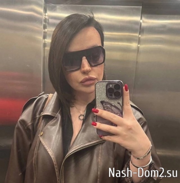 Александра Черно троллит бывшего мужа, намекая, что он осёл