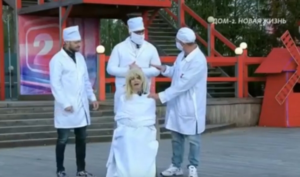 Друзья Элины Рахимовой заочно отправили её в "психушку"