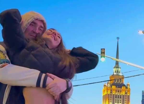 Алёна Рапунцель наняла детям английскую няню