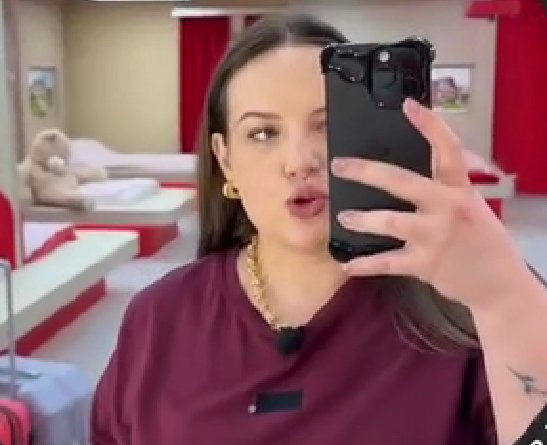 Елена Шлома вернулась на Дом 2 с чемоданами