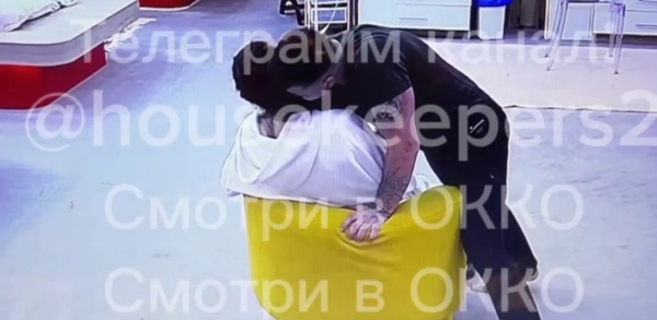 Сергей Хорошев упал в воду, развлекая Мысикову