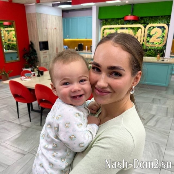 Салибекова рада, что её мама и брат проведут лето на Доме-2