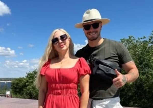 Евгения Дорожкина и Сергей Хорошев подают заявление в ЗАГС