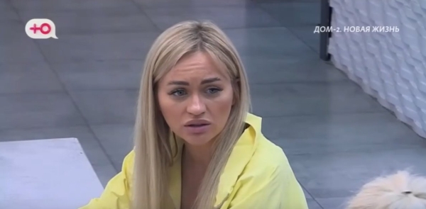 Элина Рахимова напомнила маме о методах её воспитания