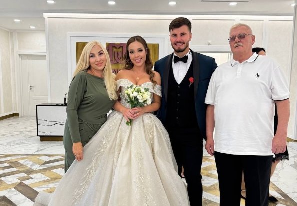 Евгения Дорожкина похвасталась штампом в паспорте