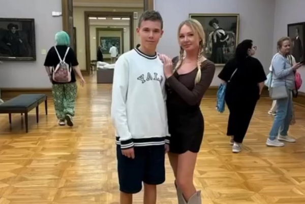 Дарья Пынзарь начала приобщать старшего сына Артёма к искусству