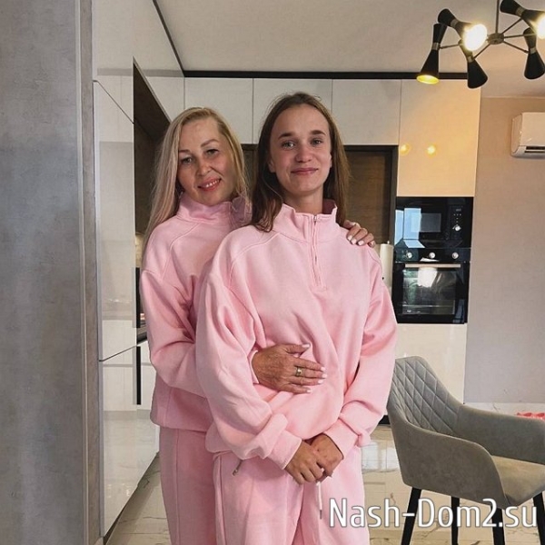 В Сочи к Данко и Яне Тырлышкиной прилетели мамы