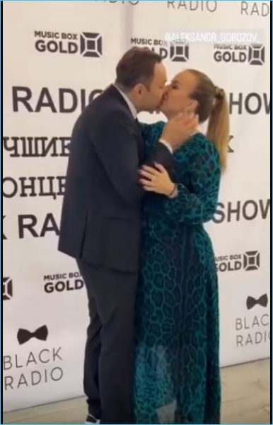 Александр Гобозов вручал дипломы другим экс-участникам Дома 2