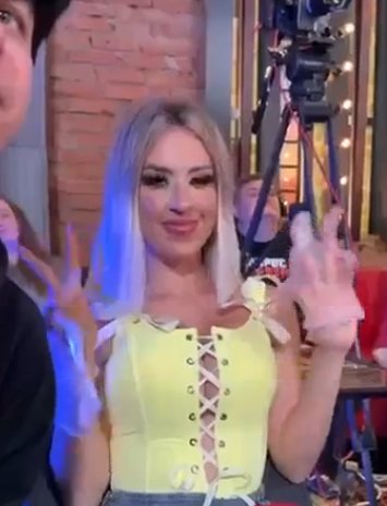 Кенели Сайкс пыталась устроить разборки с Марго на шоу "Вопрос ребром" Кенели Сайкс пыталась устроить разборки с Марго на шоу "Вопрос ребром"