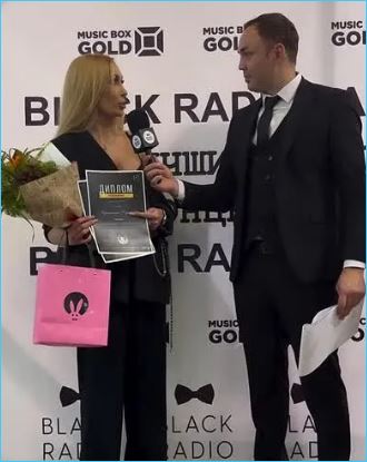 Александр Гобозов вручал дипломы другим экс-участникам Дома 2