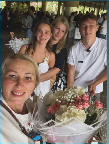 Вероника Гракович подала пример другим мамам участников Дома 2
