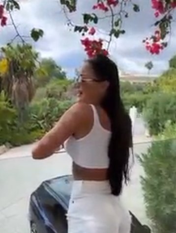 Кристина Бухынбалтэ отдыхает с компанией друзей на Ибице Кристина Бухынбалтэ отдыхает с компанией друзей на Ибице