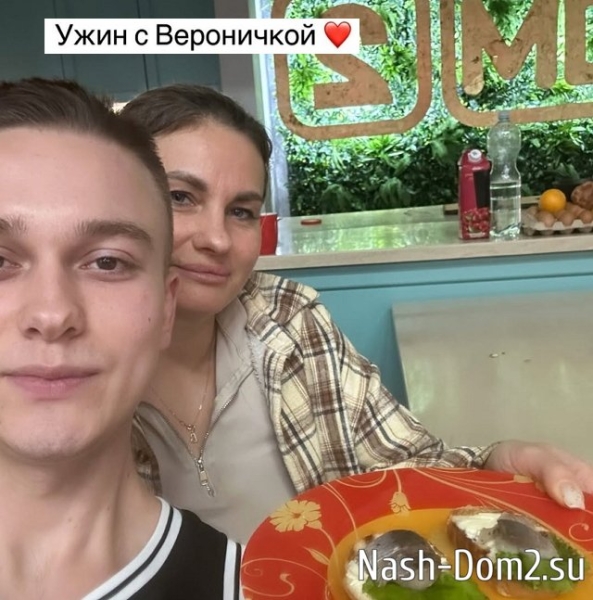 Артём Гавришов активно флиртует с Вероникой Гракович Артём Гавришов активно флиртует с Вероникой Гракович