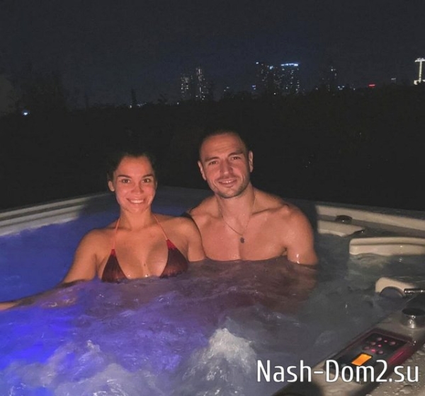 Юлия Колисниченко с кавалером улетели из Стамбула в Аланию Юлия Колисниченко с кавалером улетели из Стамбула в Аланию