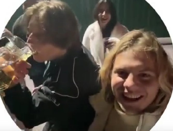 Дмитрий Гачмин из-за Вани Китаева отметил 21-летие под забором