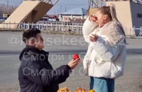 Гуранда сделал Рахимовой предложение возле Эйфелевой башни! Гуранда сделал Рахимовой предложение возле Эйфелевой башни!