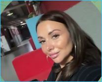 Выяснилось, что Елене Тепловодской подарил цветы Иван Китаев, чтобы позлить Яббарова Выяснилось, что Елене Тепловодской подарил цветы Иван Китаев, чтобы позлить Яббарова