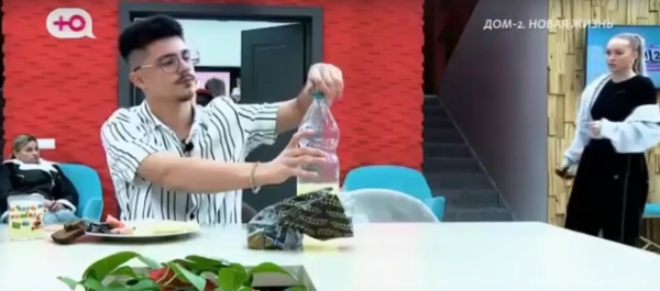 Элина Рахимова спасает Никиту Гуранду, который катится на дно Элина Рахимова спасает Никиту Гуранду, который катится на дно