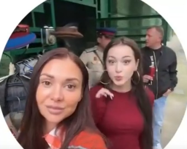 Елена Тепловодская в восторге от посещения дачи Сталина в Сочи Елена Тепловодская в восторге от посещения дачи Сталина в Сочи