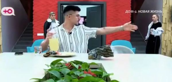 Элина Рахимова спасает Никиту Гуранду, который катится на дно Элина Рахимова спасает Никиту Гуранду, который катится на дно