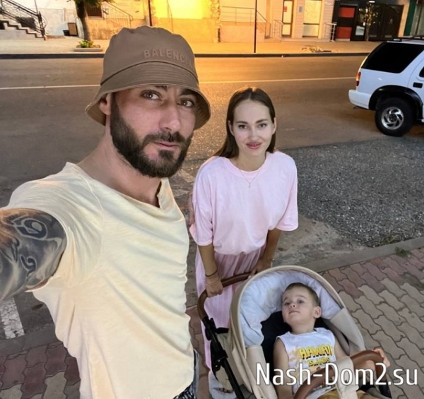 Виктория Салибекова хочет привязать Тиграна к своей юбке? Виктория Салибекова хочет привязать Тиграна к своей юбке?