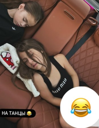 Валерий Блюменкранц растит дочь Бетти со своей девушкой Дарьей Макаренко Валерий Блюменкранц растит дочь Бетти со своей девушкой Дарьей Макаренко