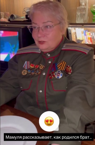 Брату 38 лет! Надежда Ермакова рассказала о тёплом вечере в кругу семьи