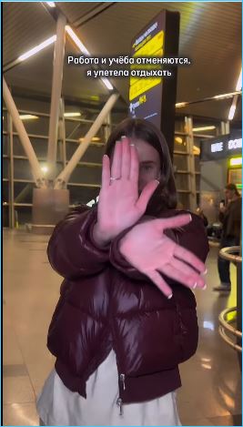 Яна Тырлышкина улетела на отдых, зрители Дома 2 считают за счет выигранного приза Яна Тырлышкина улетела на отдых, зрители Дома 2 считают за счет выигранного приза