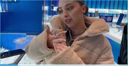 Как Игорь Григорьев с невестой Квашниковой обручальные кольца выбирали Как Игорь Григорьев с невестой Квашниковой обручальные кольца выбирали