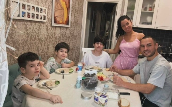 Юлия Колисниченко впервые поехала на отдых за счёт мужчины Юлия Колисниченко впервые поехала на отдых за счёт мужчины