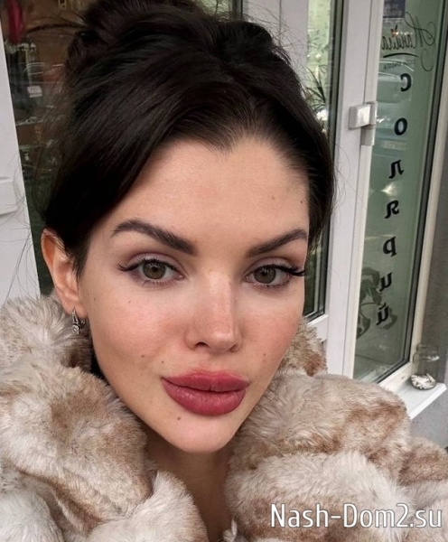 Анна Евстропова: У меня сами по себе сложные губы Анна Евстропова: У меня сами по себе сложные губы