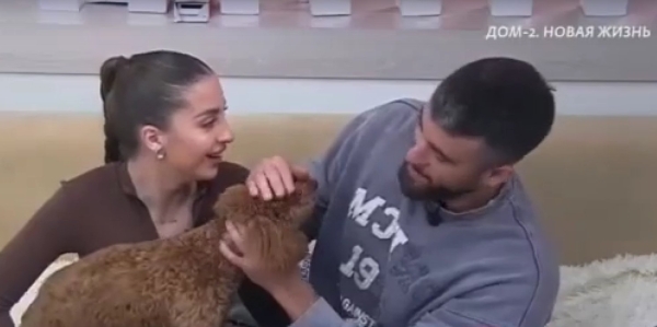 Игорь Григорьев выбил из-под Квашниковой стул и переехал в мужскую спальню Игорь Григорьев выбил из-под Квашниковой стул и переехал в мужскую спальню