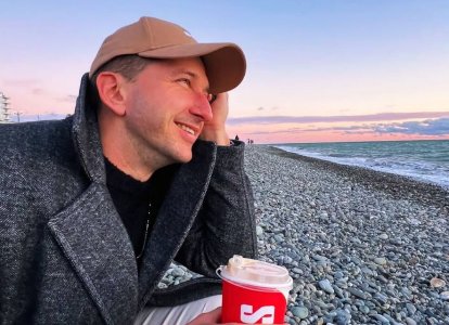 Дмитрий Луковкин в своей берлоге приютил Дорожкину с подругами Дмитрий Луковкин в своей берлоге приютил Дорожкину с подругами