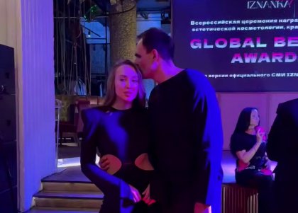 "Крокодил? Некрасиво так говорить!" - Иван Барзиков пожелал счастья Лизе Полыгаловой с женихом "Крокодил? Некрасиво так говорить!" - Иван Барзиков пожелал счастья Лизе Полыгаловой с женихом