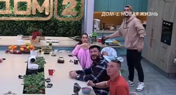 Тигран Салибеков готов защищать от Григорьева нарды, но не жену? Тигран Салибеков готов защищать от Григорьева нарды, но не жену?