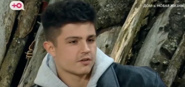 Никита Гуранда ждёт люксовую девушку на перевалочном пункте "Элина" Никита Гуранда ждёт люксовую девушку на перевалочном пункте "Элина"