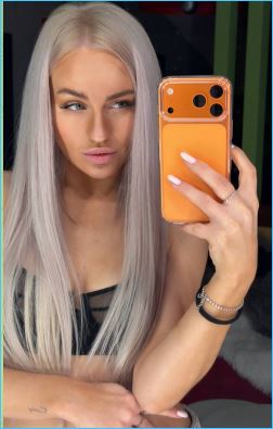 Элина Рахимова нашла себе нового продюсера, став блондинкой Элина Рахимова нашла себе нового продюсера, став блондинкой