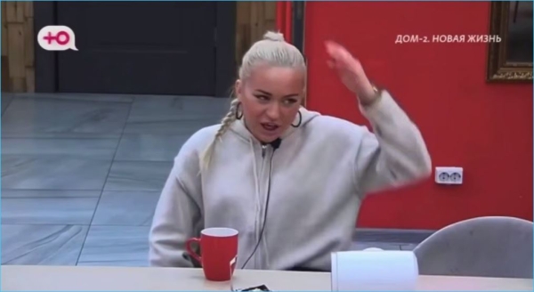 Простофиле Элине Рахимовой нравится подарок Никиты Гуранды на день рождения