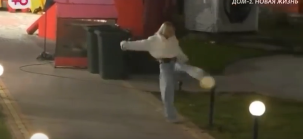 Элина Рахимова стала популярной в интернете благодаря истерикам Элина Рахимова стала популярной в интернете благодаря истерикам