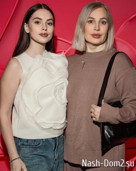 Александра Артёмова: У нас тут с мамой спор Александра Артёмова: У нас тут с мамой спор