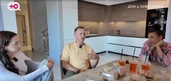 Илья Яббаров нашел залысины у Елены Тепловодской Илья Яббаров нашел залысины у Елены Тепловодской