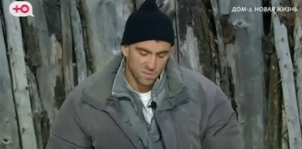 Разговоры с Катей Квашниковой Григорьев считает бесполезными