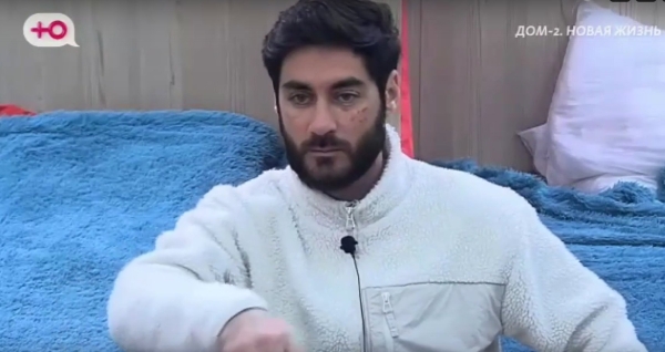 Тигран Салибеков опозорился из-за любви к зарядке Тигран Салибеков опозорился из-за любви к зарядке