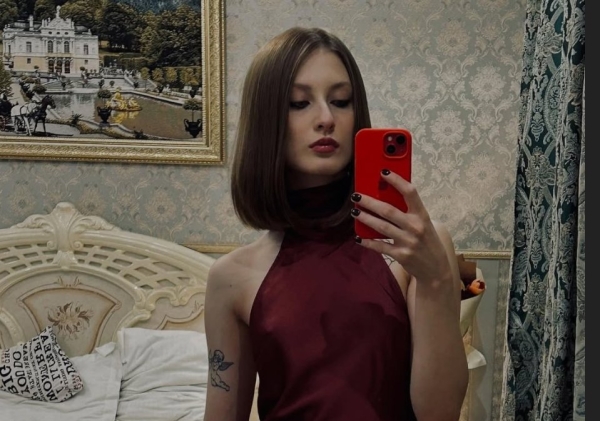 Андрей Черкасов отрицает, что он стоит на коленях перед Элиной Рахимовой