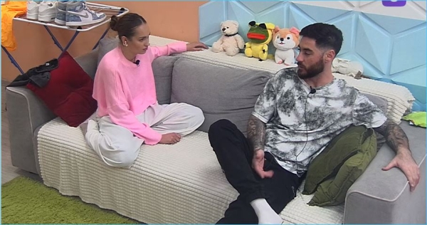 Тигран Салибеков давно не шутит по поводу жены Виктории. И не желает быть мужем-содержанкой Тигран Салибеков давно не шутит по поводу жены Виктории. И не желает быть мужем-содержанкой