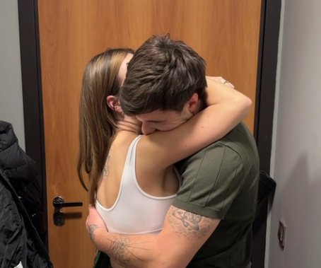 Дмитрий Луковкин в своей берлоге приютил Дорожкину с подругами Дмитрий Луковкин в своей берлоге приютил Дорожкину с подругами