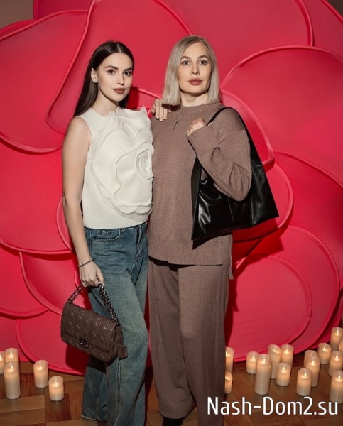 Александра Артёмова: У нас тут с мамой спор Александра Артёмова: У нас тут с мамой спор