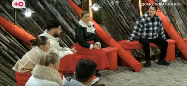 Никита Гуранда ждёт люксовую девушку на перевалочном пункте "Элина" Никита Гуранда ждёт люксовую девушку на перевалочном пункте "Элина"