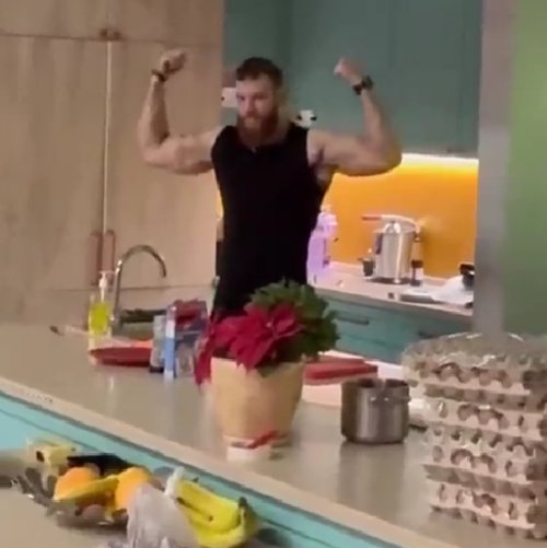 Никиту Гуранду радует "ожившая" мужская спальня Никиту Гуранду радует "ожившая" мужская спальня