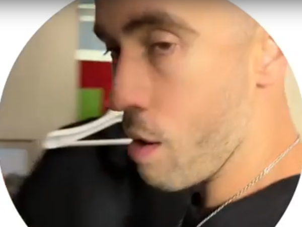 Игорь Григорьев выбил из-под Квашниковой стул и переехал в мужскую спальню Игорь Григорьев выбил из-под Квашниковой стул и переехал в мужскую спальню